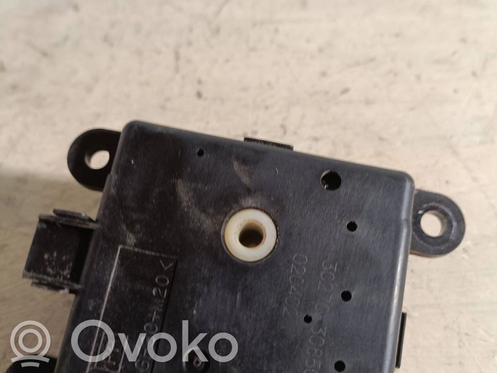 Nissan Primera Silniczek nagrzewnicy 