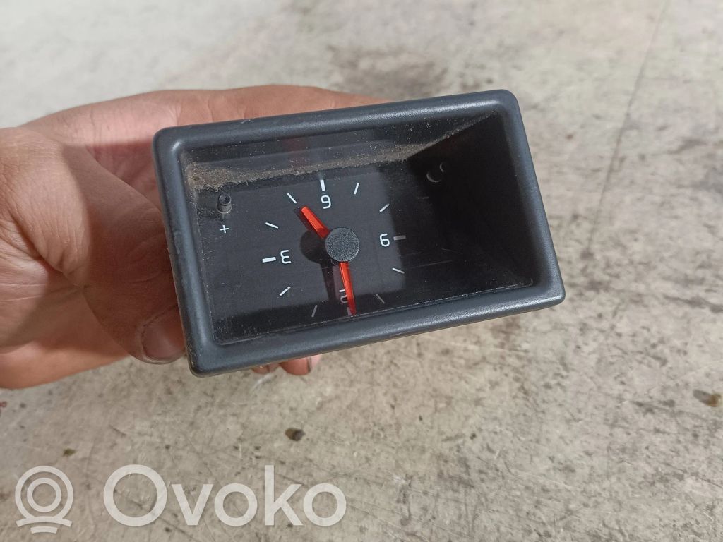 Volvo 460 Clock 