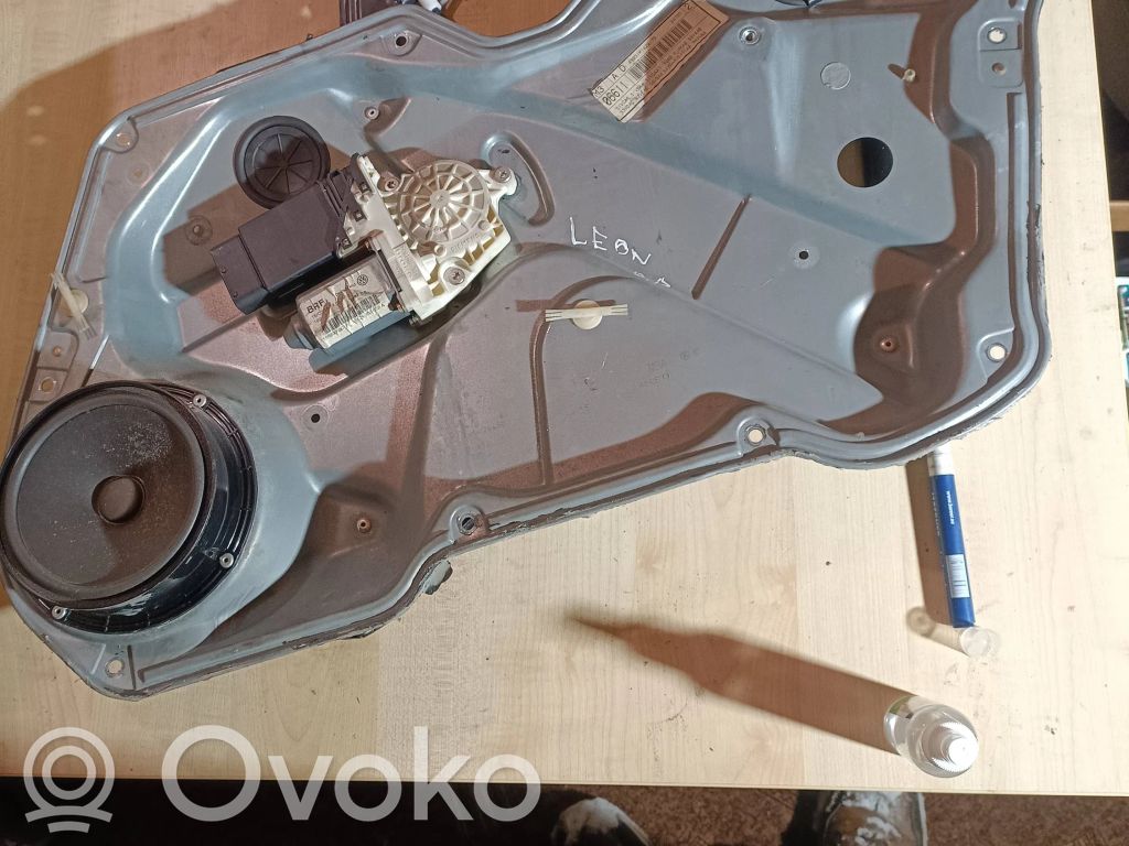 Seat Leon (1M) Front door window regulator with motor 