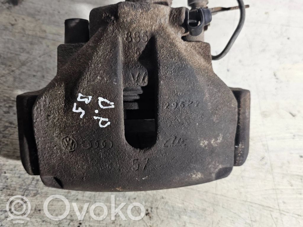 Volkswagen PASSAT B5 Zacisk hamulcowy przedni 