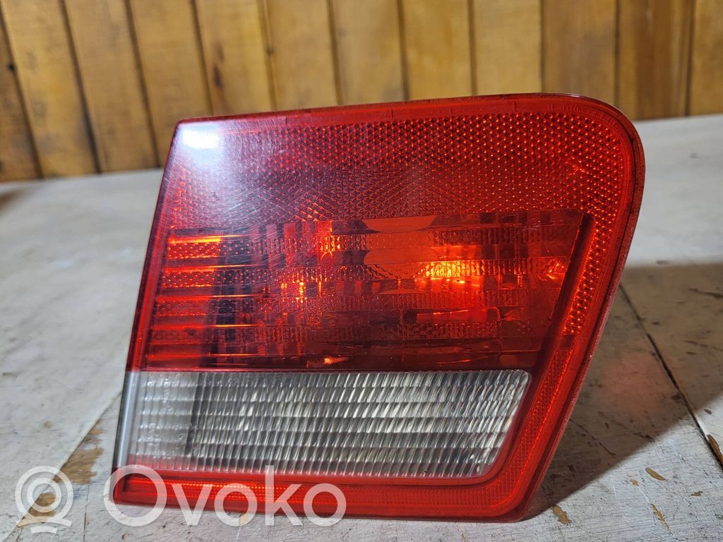 BMW 3 E46 Aizmugurējais lukturis pārsegā 