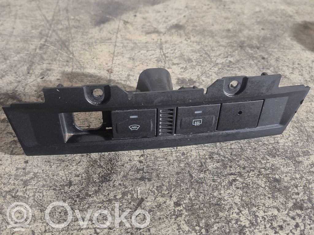 Ford Focus C-MAX Windscreen/window heater switch 