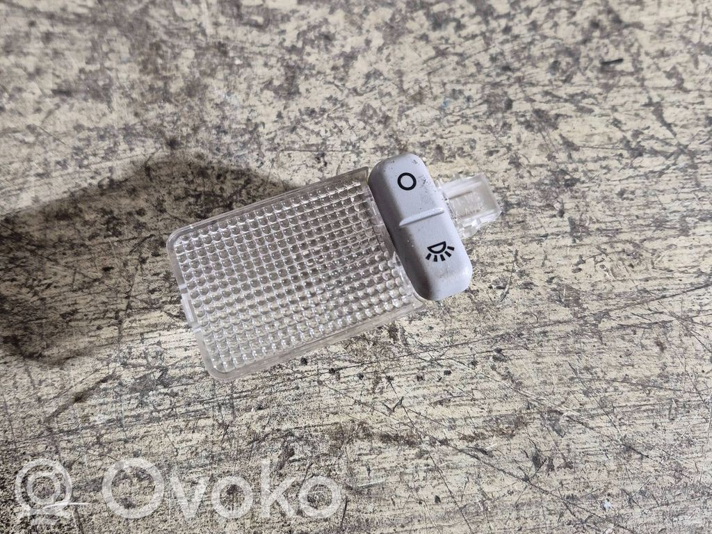 Luz del asiento trasero   XS7117C