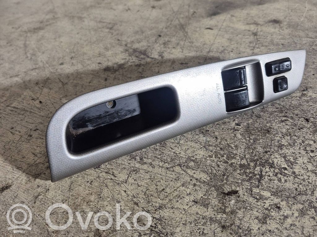 Toyota Corolla Verso E121 Electric window control switch 