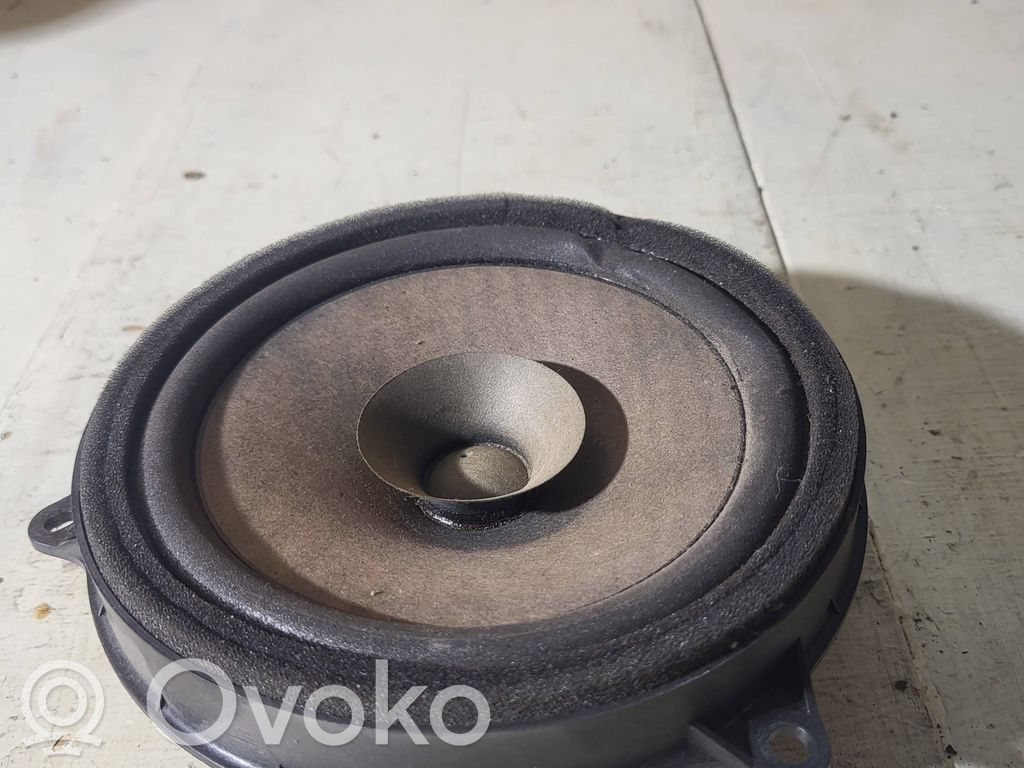 Mazda 2 Skaļrunis (-i) priekšējās durvīs 