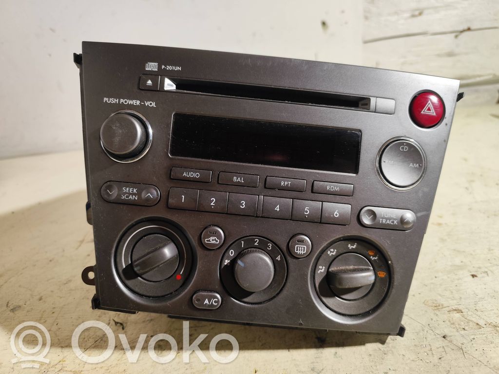 Subaru Legacy Radio/CD/DVD/GPS head unit 