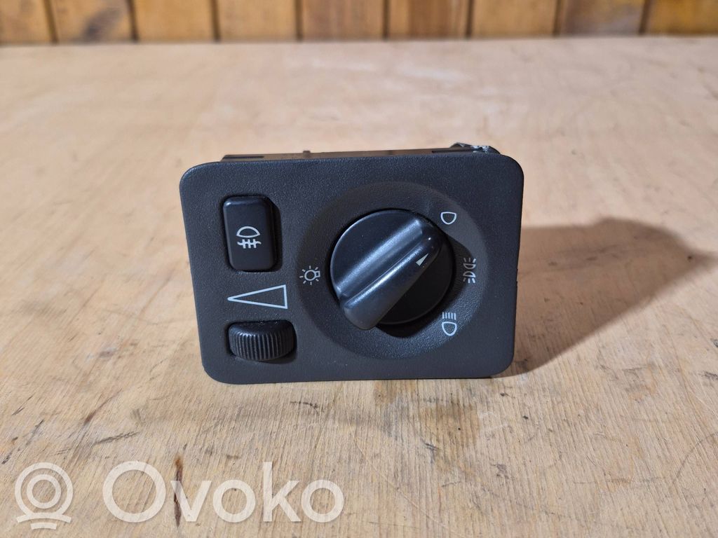 Light switch   758173,4616124