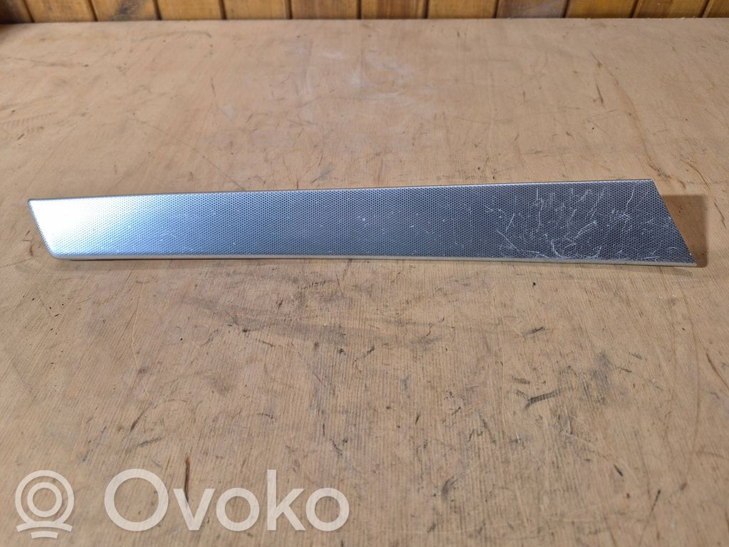 Listwa tapicerki drzwi przednich   8P4867409