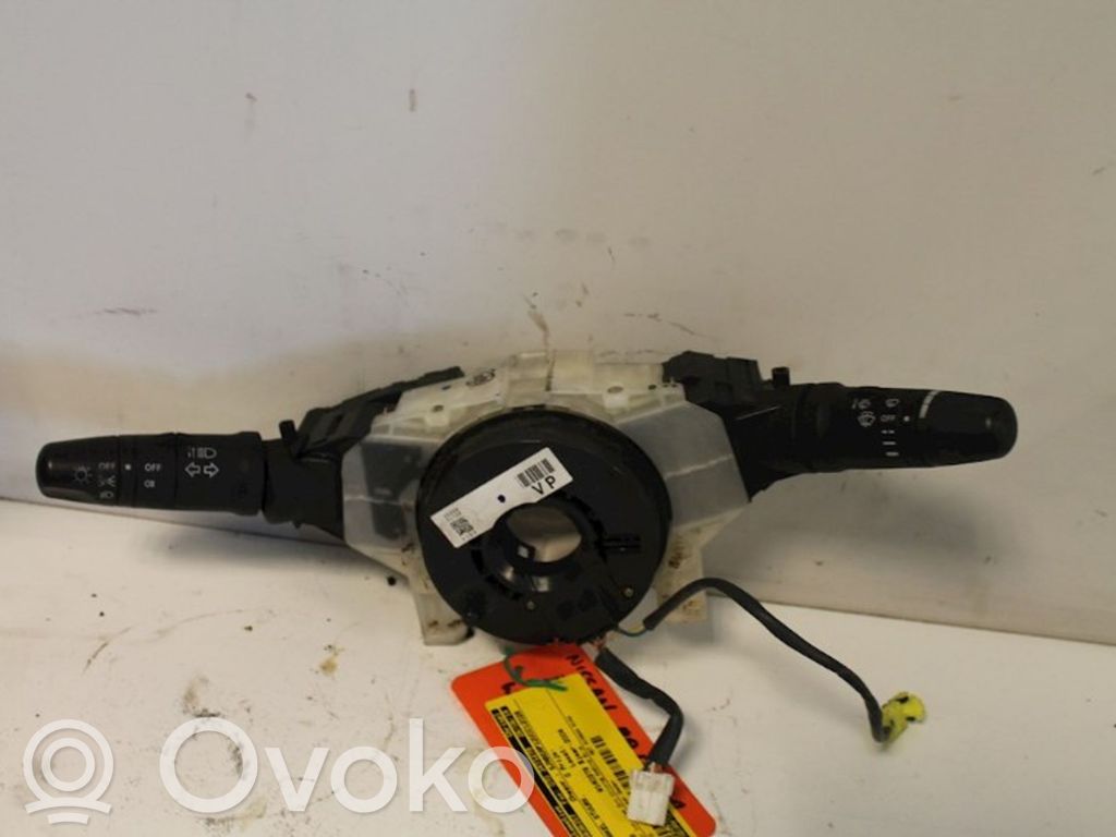 Boutons / interrupteurs volant   25560AV720,25560AV720