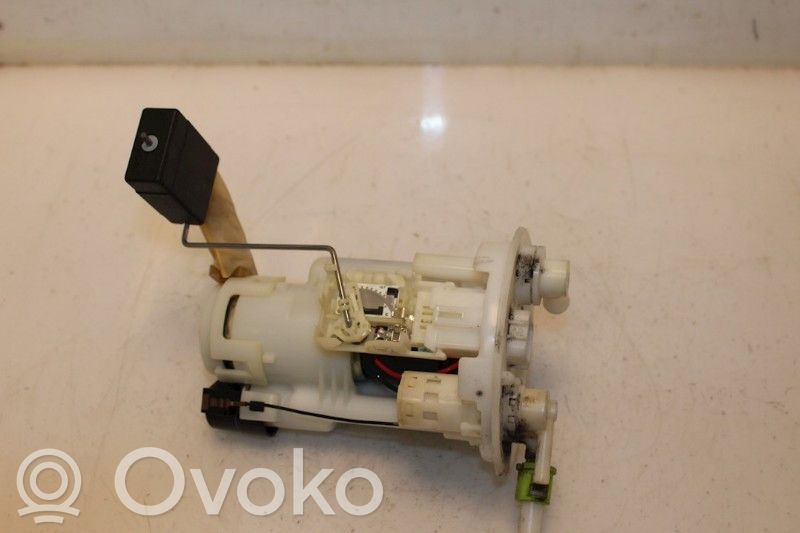 Suzuki Alto Polttoainesäiliön pumppu