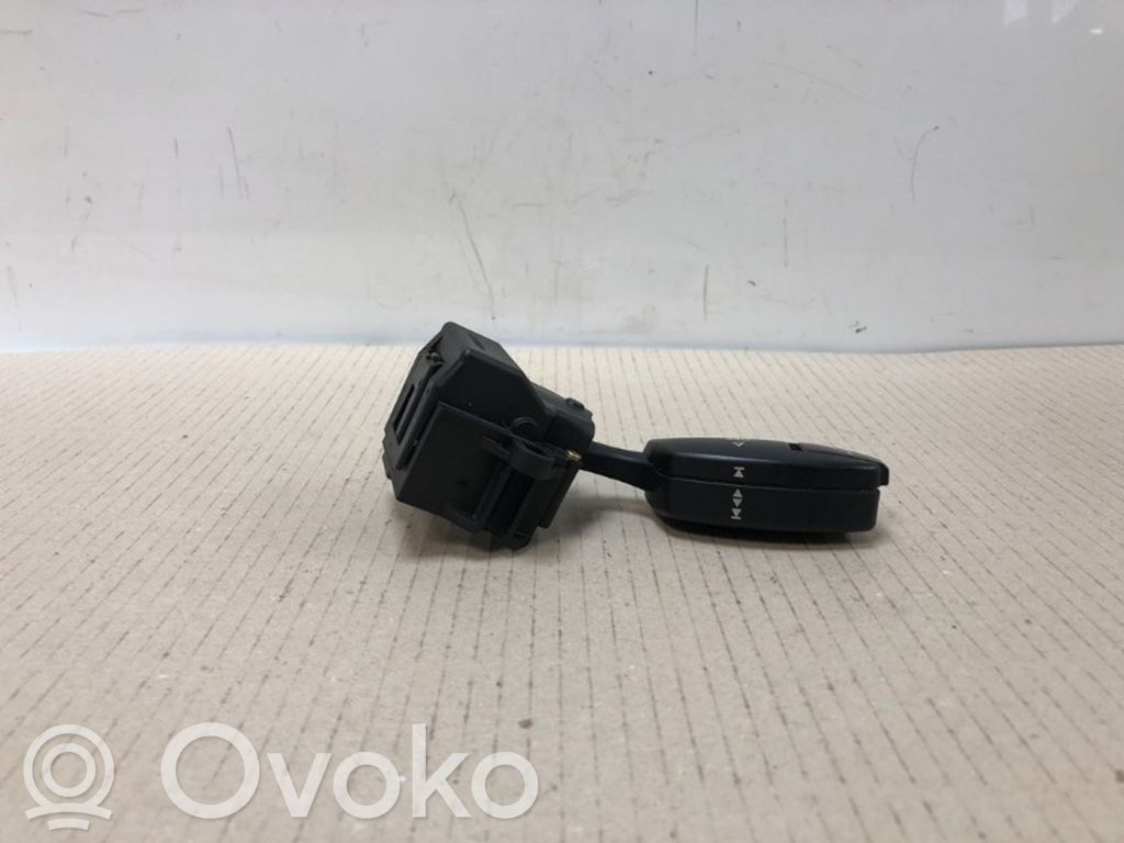 Vakionopeussäätimen ohjauskytkin   6924104,6924104