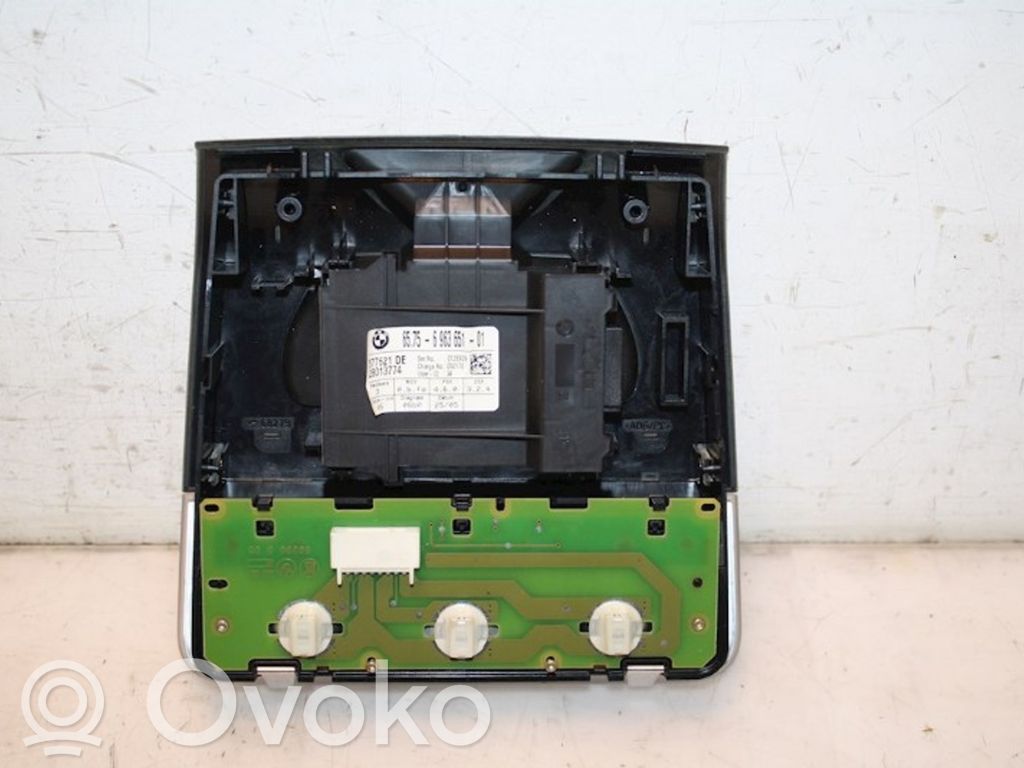 Lampka podsufitki tylna   696365101,694520107,694520107,696365101