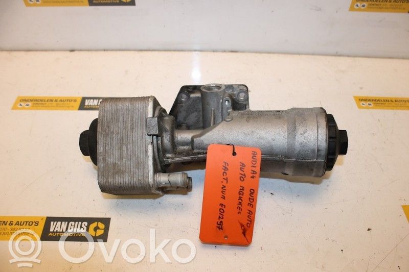 Audi A4 S4 B8 8K Supporto di montaggio del filtro dell’olio 