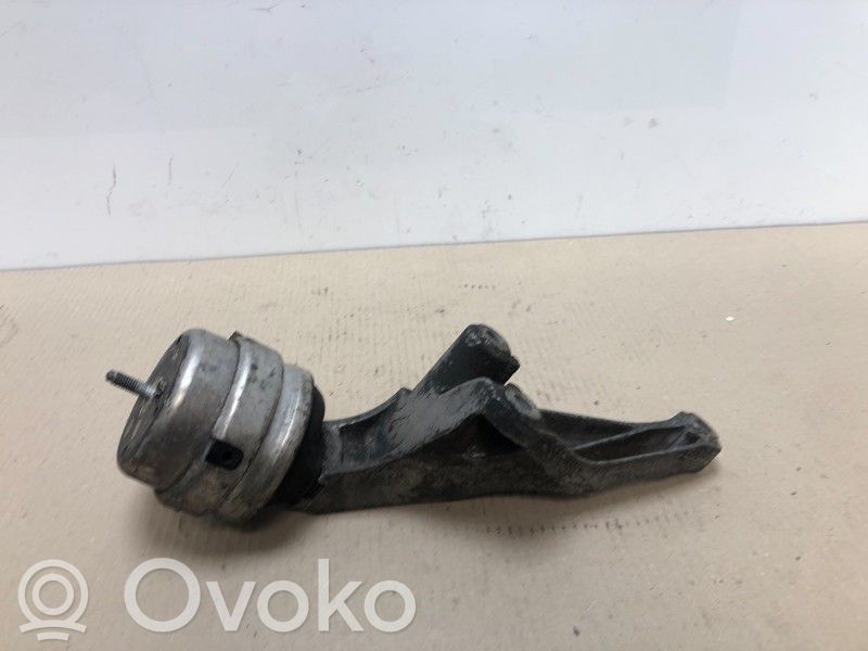 Audi A4 S4 B7 8E 8H Wspornik / Mocowanie silnika 
