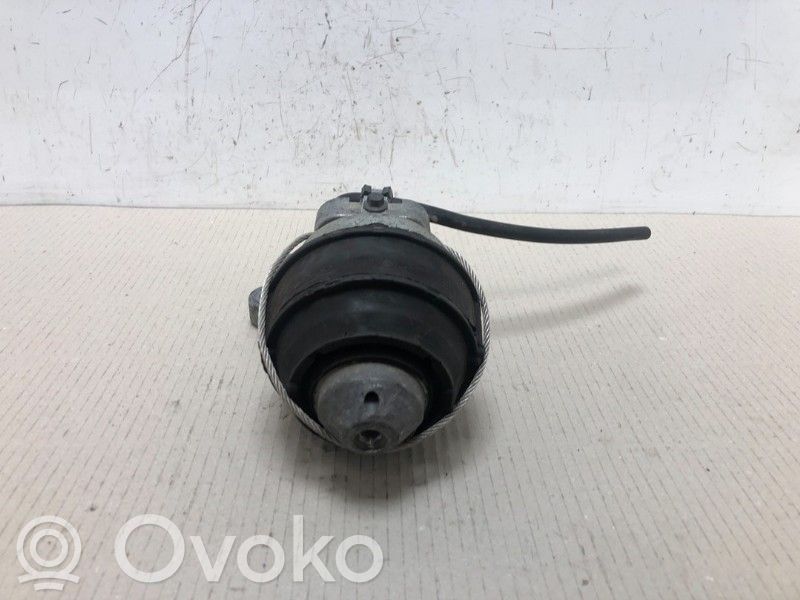 Volvo XC90 Engine mount bracket 