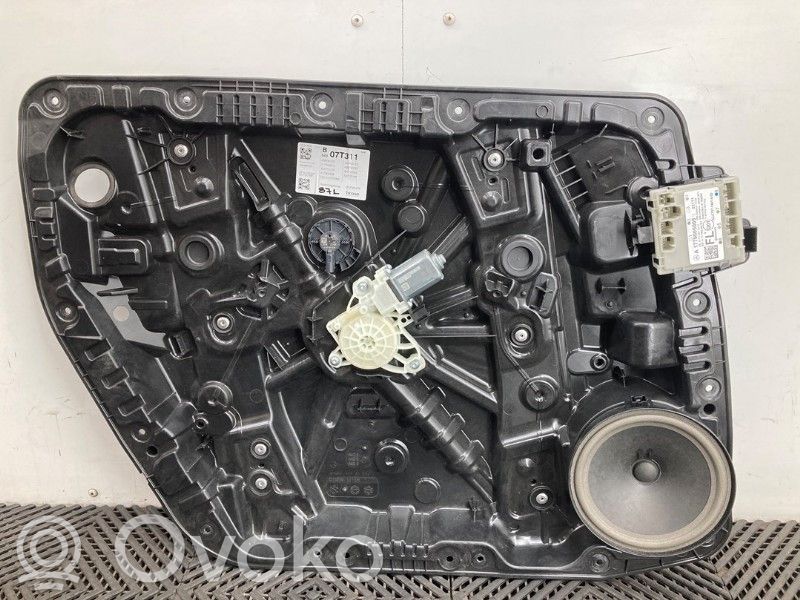 Mercedes-Benz B W247 Manualny podnośnik szyby drzwi przednich 