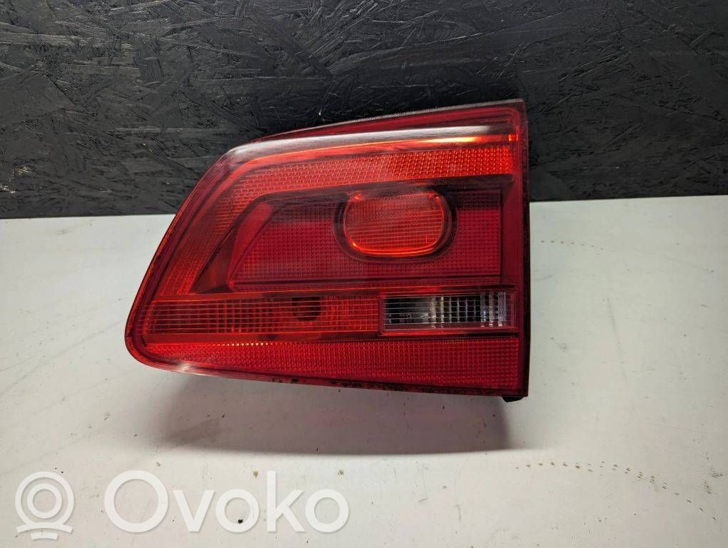 Lampy tylnej klapy bagażnika   1T0945094A,2TZ01046904