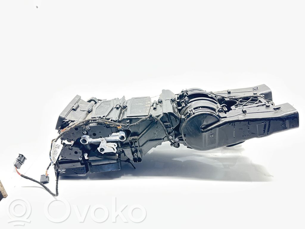 Audi Q7 4M Salono oro mazgo komplektas 