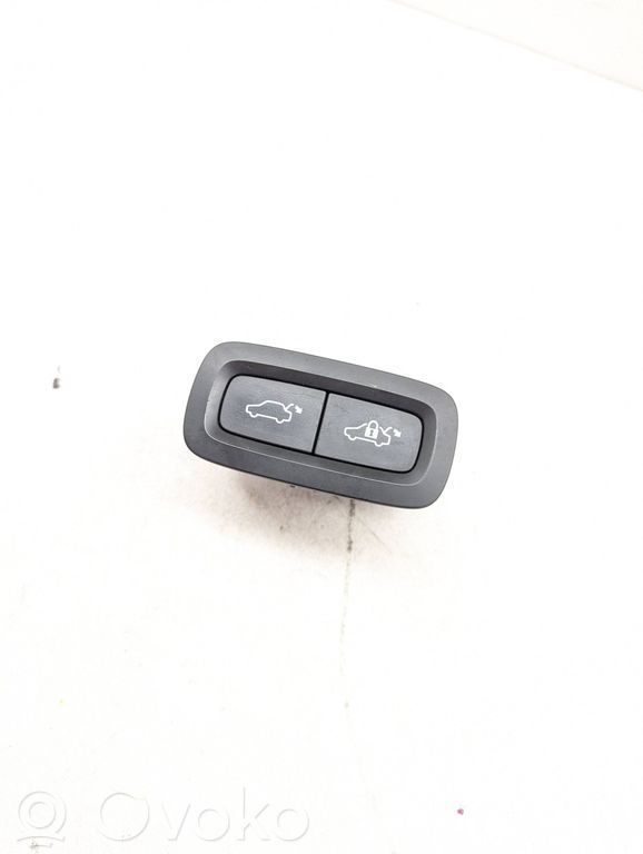 Volvo XC90 Tailgate/boot open switch button 