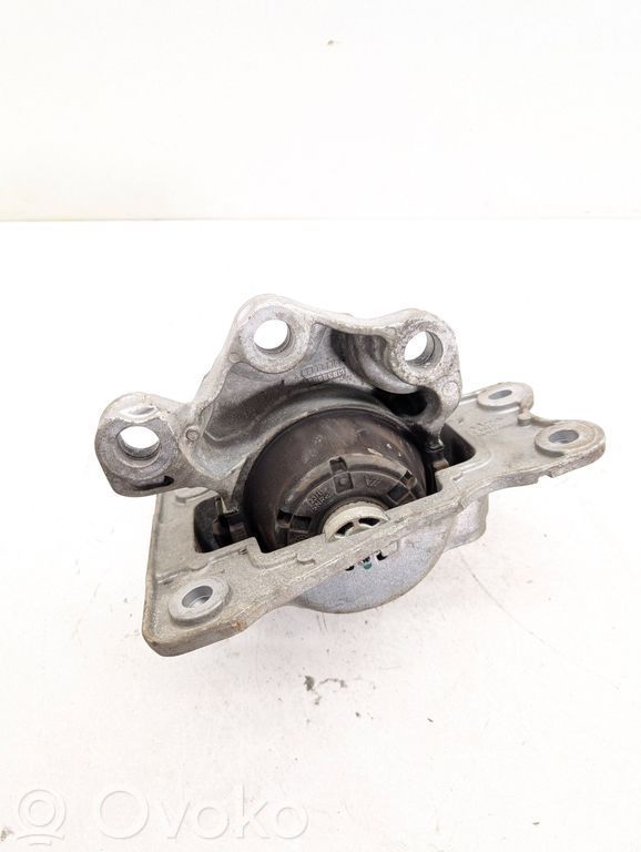 Volvo XC90 Engine mount bracket 