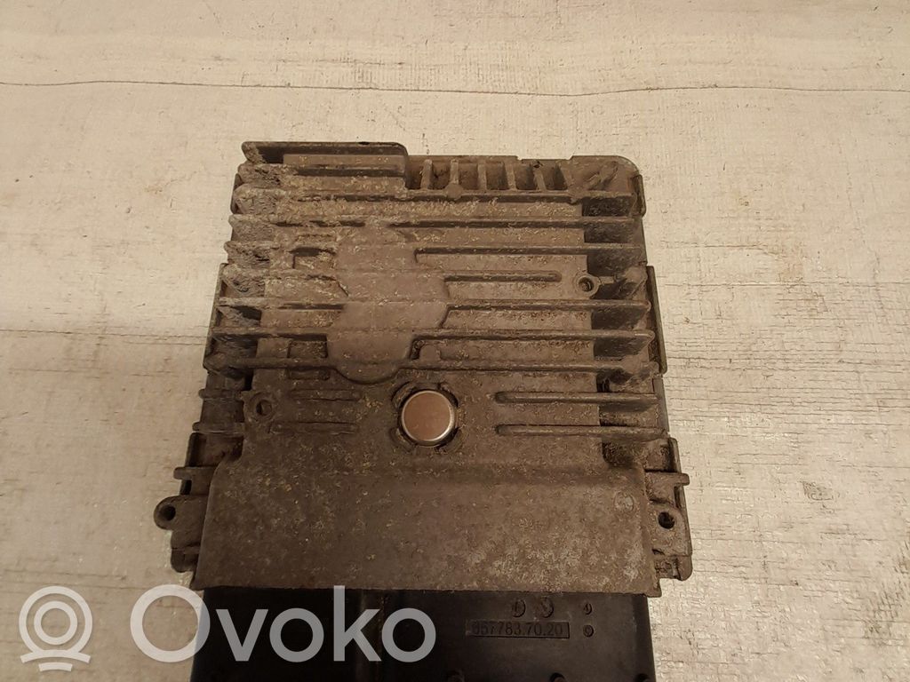 Volkswagen Golf VI Engine control unit/module 