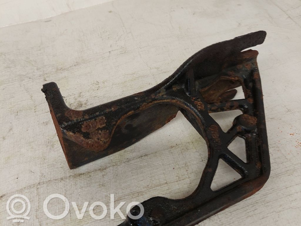 Renault Trafic III (X82) Engine mounting bracket 