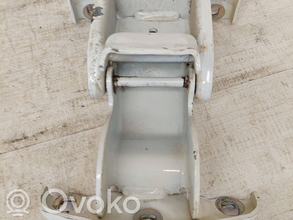 Opel Vivaro Loading door lower hinge 