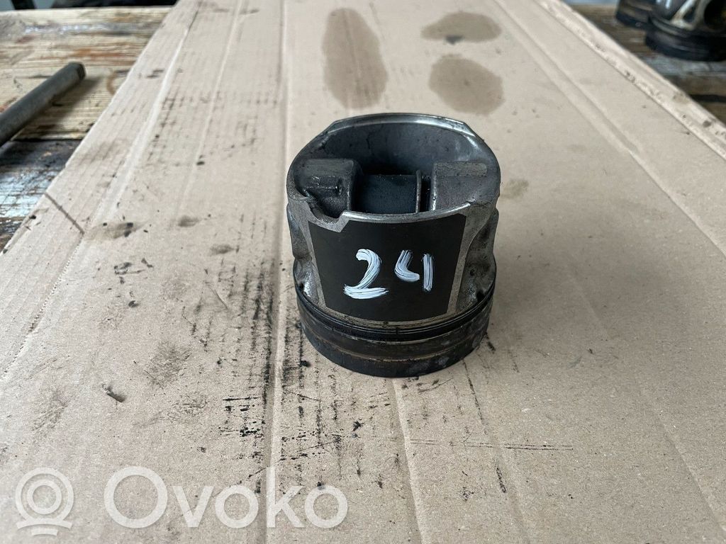 Renault Master III Piston 