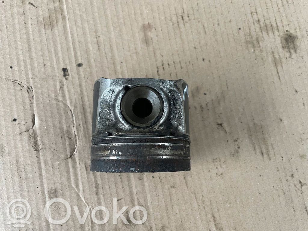 Renault Master III Piston 