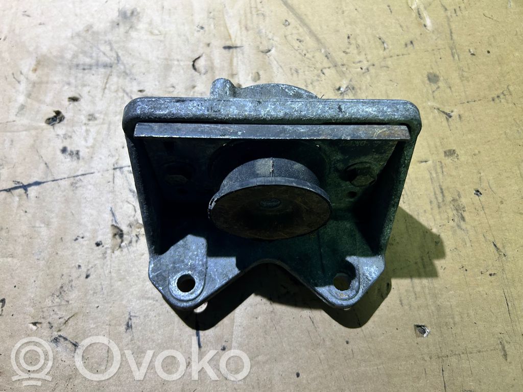 Engine mounting bracket   107258