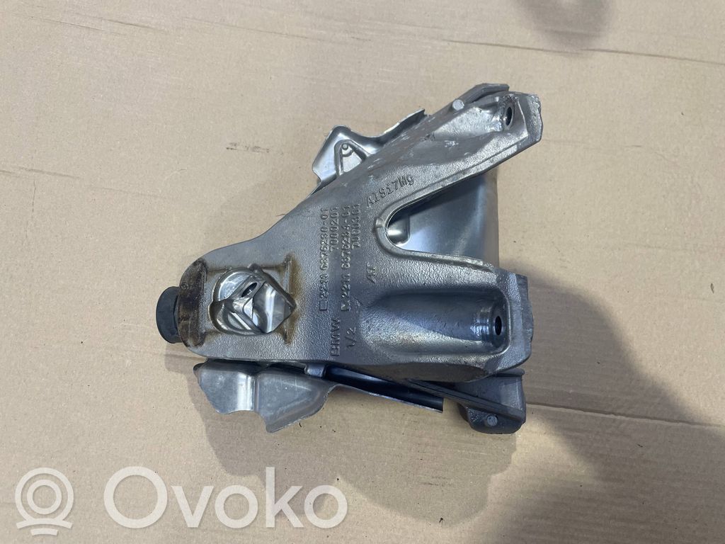 Engine mounting bracket   6876284