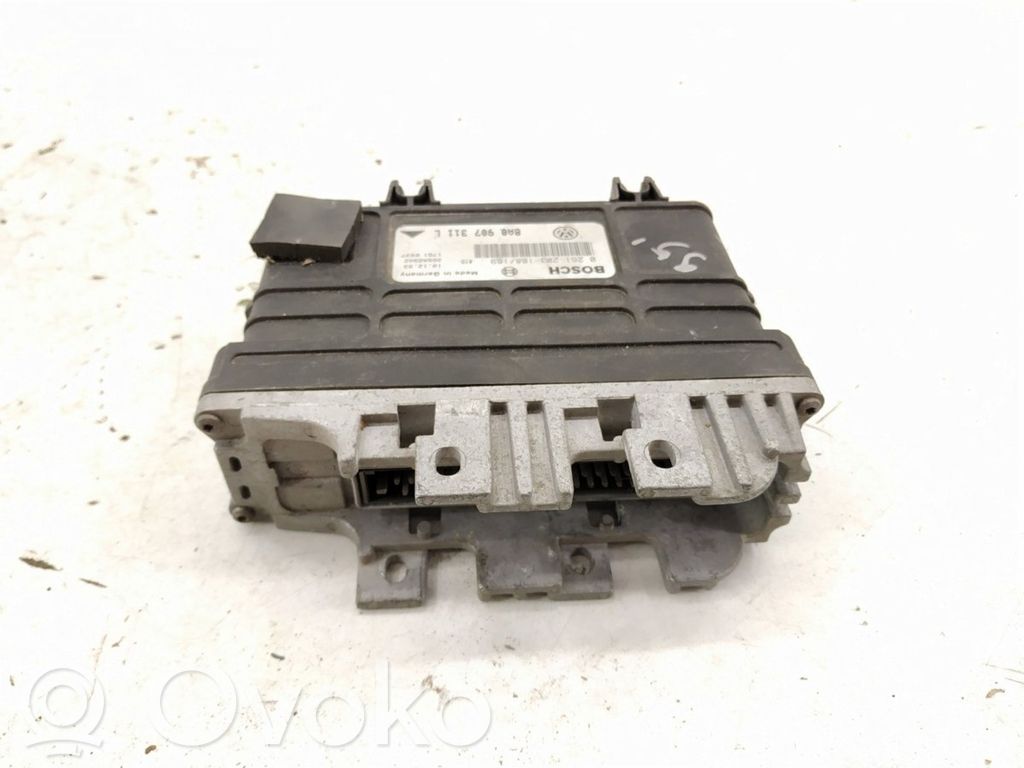 Volkswagen Golf III Engine control unit/module 