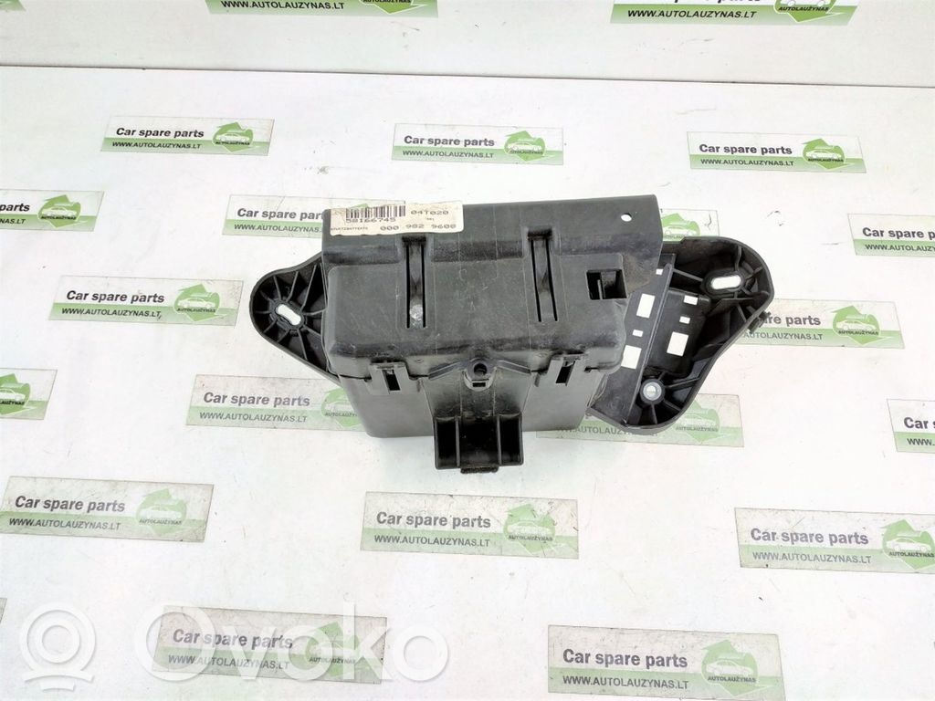 Mercedes-Benz A W176 Bandeja para la batería 