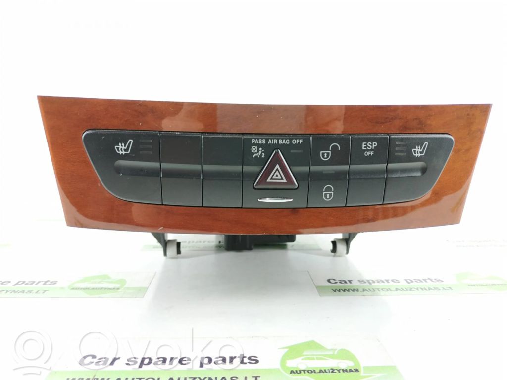 Mercedes-Benz E W211 Radio/GPS head unit trim 