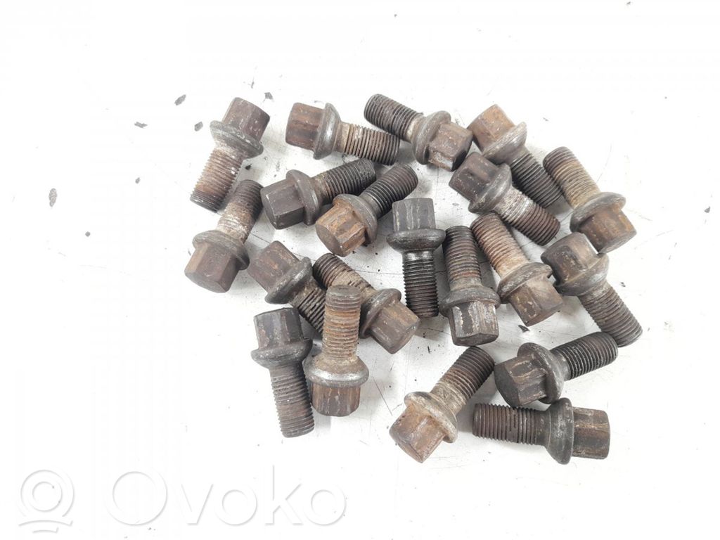 Mercedes-Benz C W204 Nuts/bolts 
