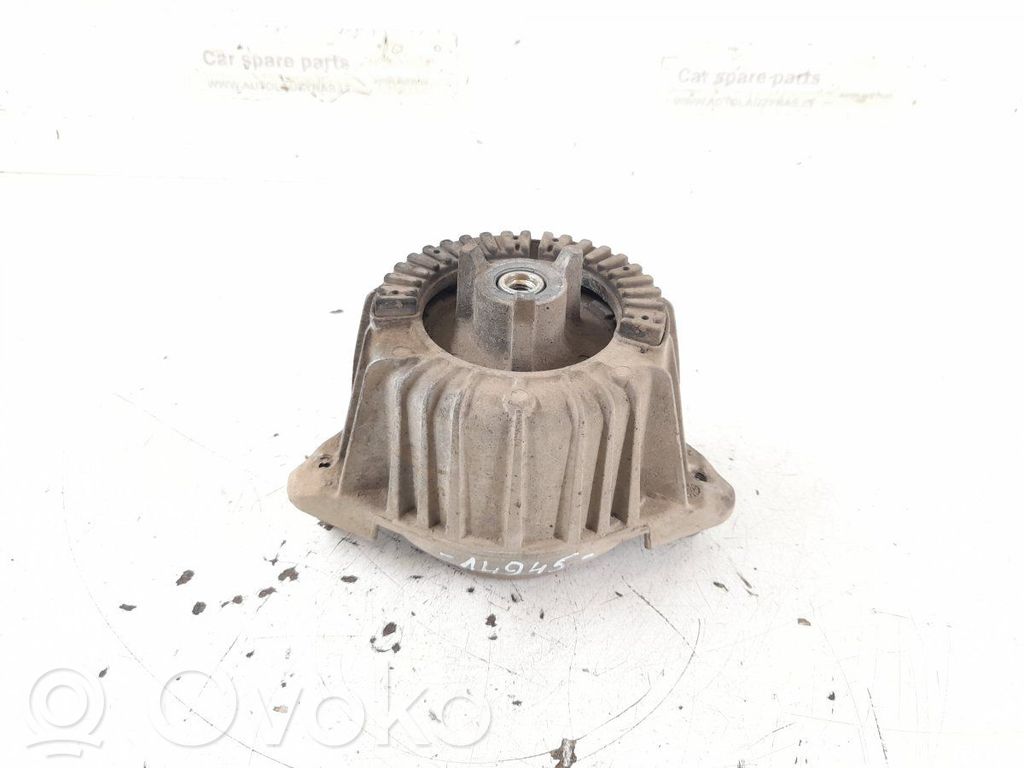 Mercedes-Benz E W212 Engine mount bracket 