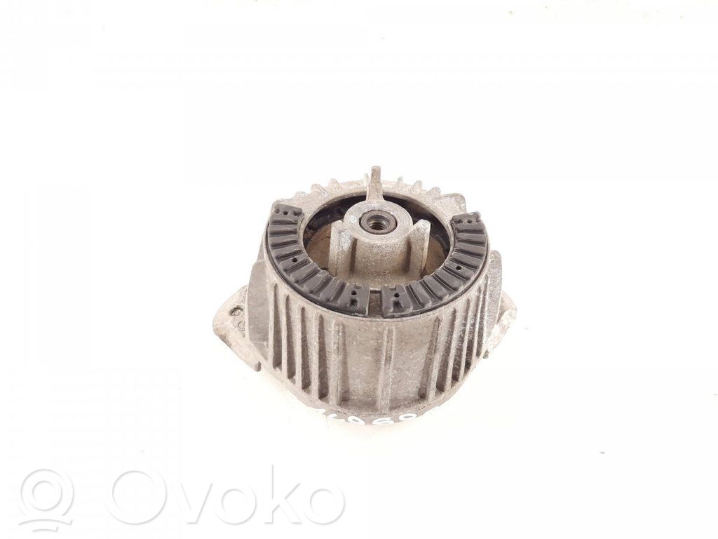 Mercedes-Benz C W204 Engine mount bracket 