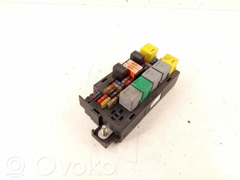 Mercedes-Benz R W251 Skrzynka bezpieczników / Komplet 