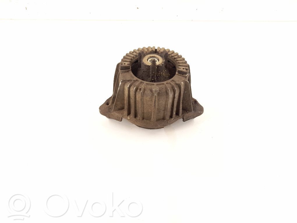 Mercedes-Benz C W204 Engine mount bracket 
