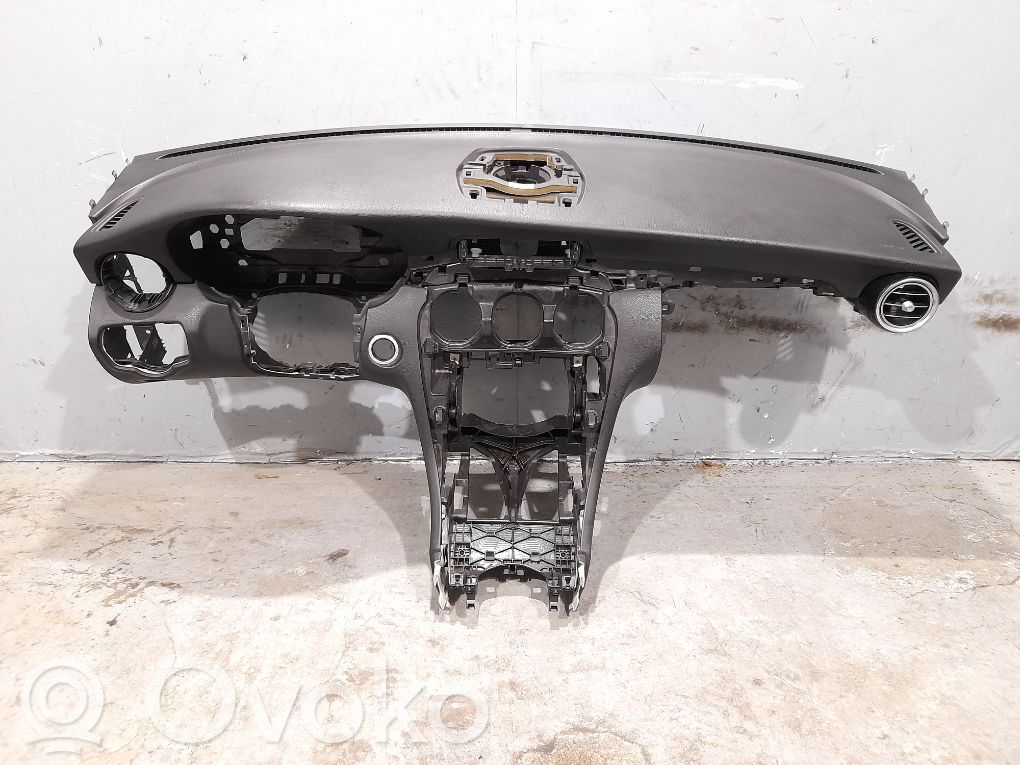 Mercedes-Benz C W205 Dashboard 