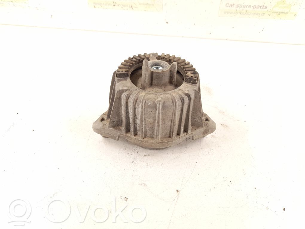 Mercedes-Benz E W212 Engine mount bracket 