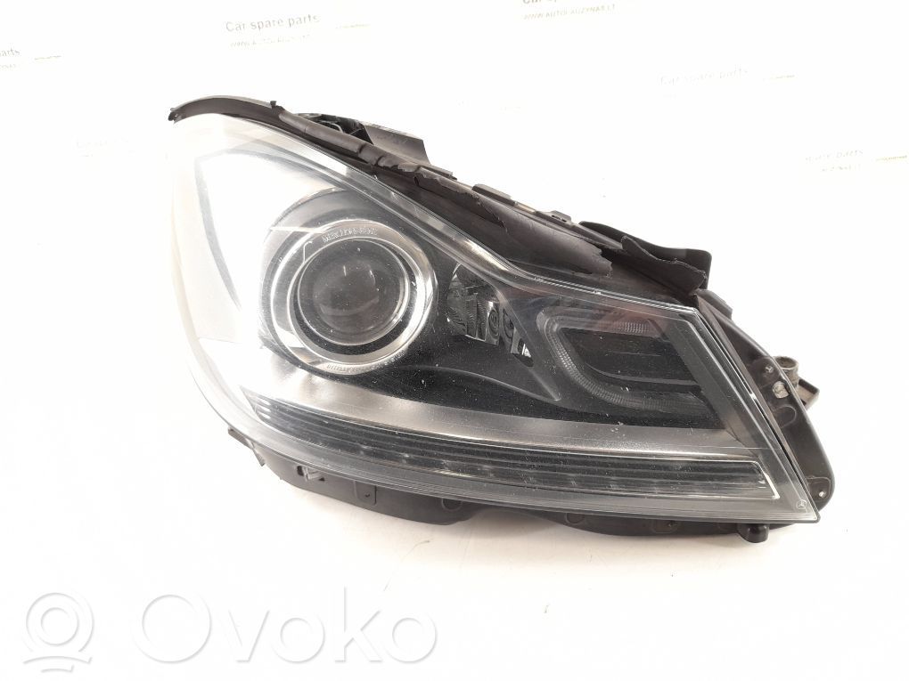 Mercedes-Benz C W204 Lampa przednia 