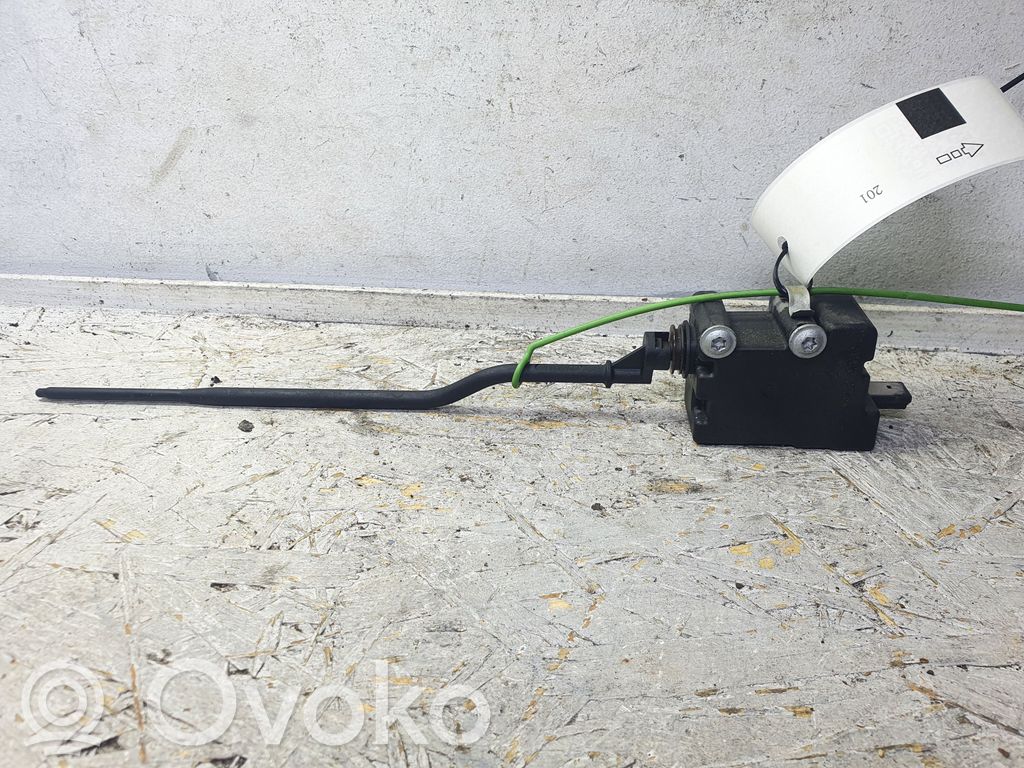 BMW 3 E90 E91 Fuel tank cap lock 