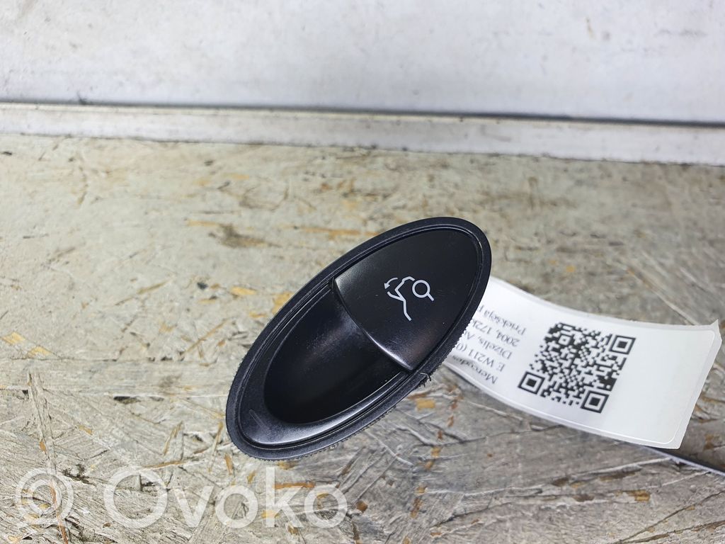Mercedes-Benz E W211 Tailgate/trunk/boot open switch 