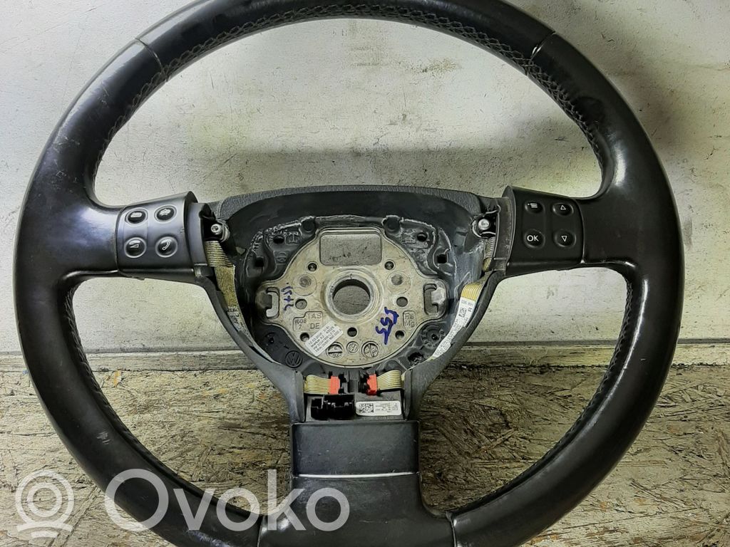 Volkswagen PASSAT B6 Ohjauspyörä 