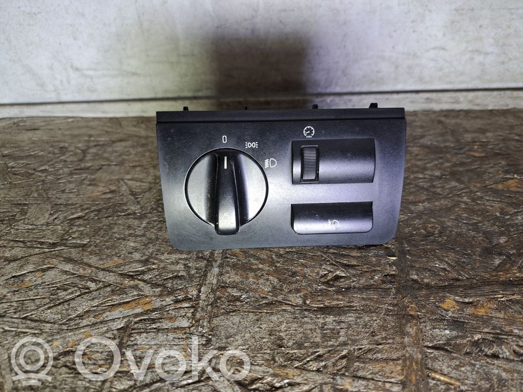 Light switch   8372205,037045052,032931