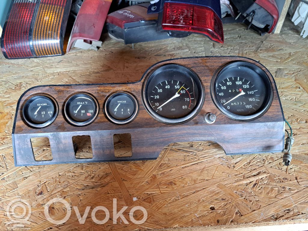 Velocímetro (tablero de instrumentos)