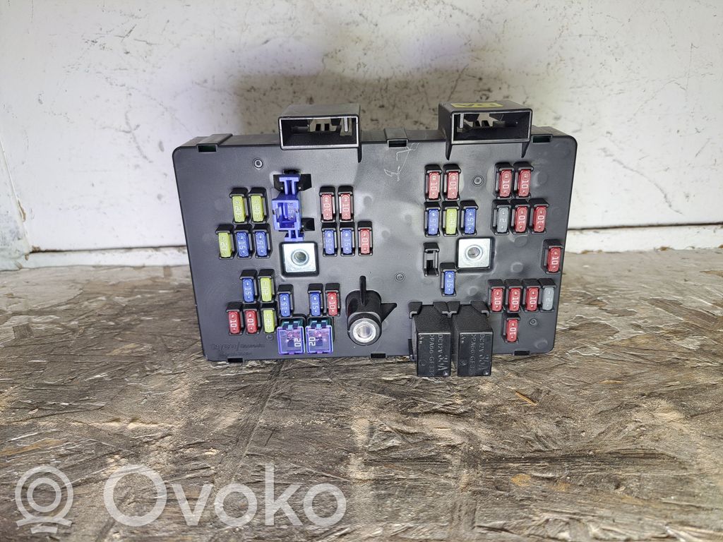 Opel Antara Módulo de fusible 