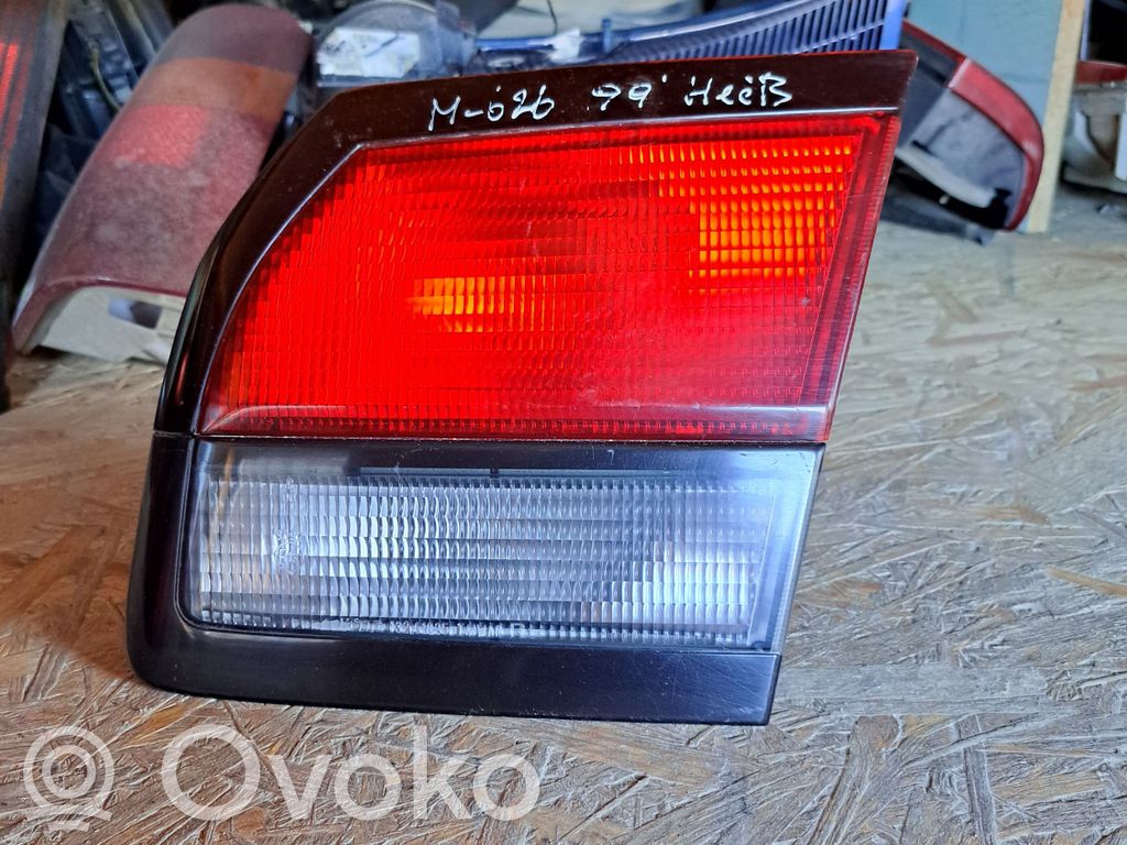 Mazda 626 Aizmugurējais lukturis pārsegā 