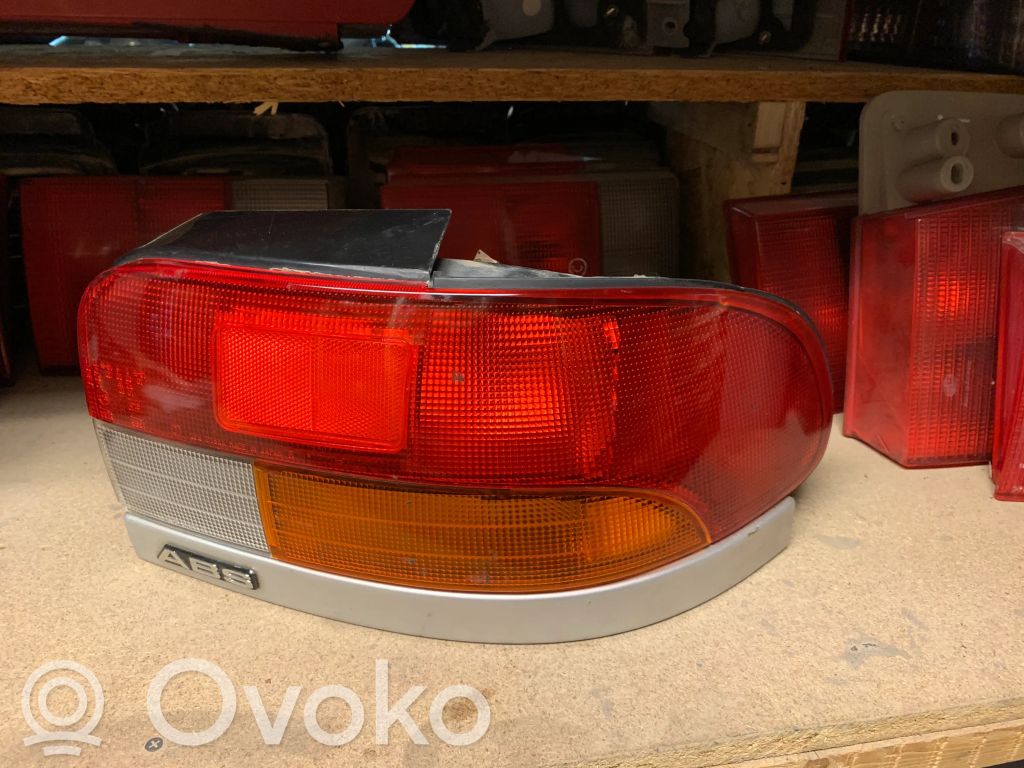 Subaru Impreza I Aizmugurējais lukturis virsbūvē 